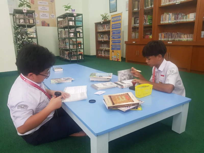 Kegiatan Magang siswa SMPIT di Perpustakaan SIT Ummul Quro Bogor
