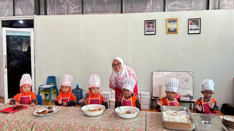Jumat Berbagi bersama Anak Yatim dan Ojek Online